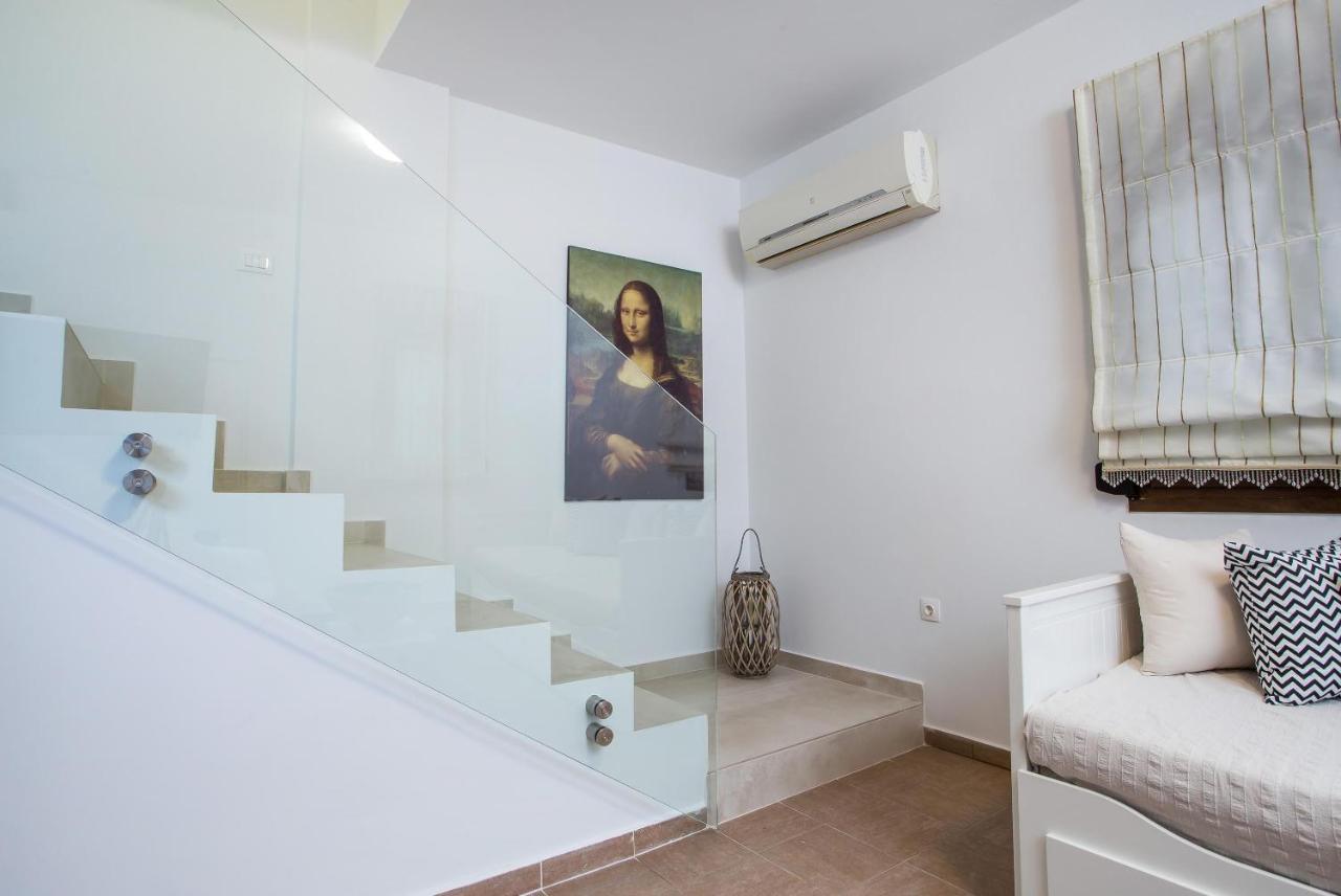 Monalisa Villa *